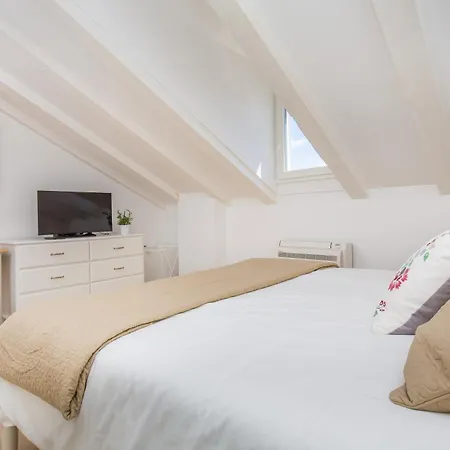 Porta And By Irundo Apartament