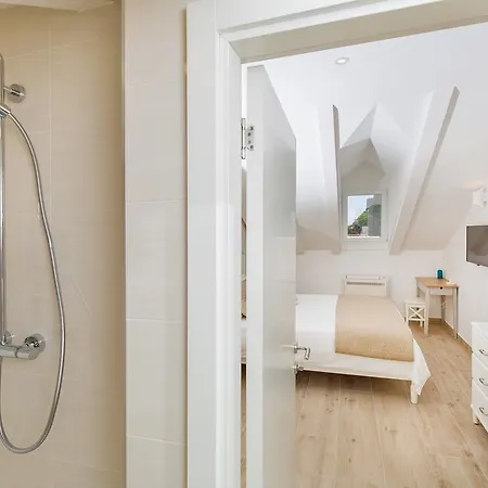 Porta And By Irundo Apartament