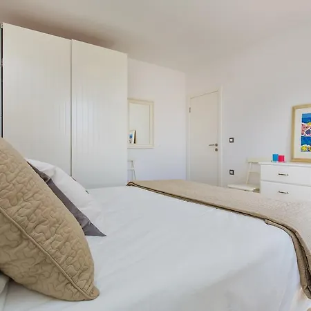 Porta And By Irundo Дубровник