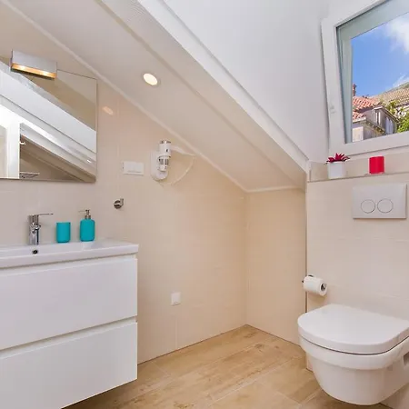 Porta And By Irundo Дубровник